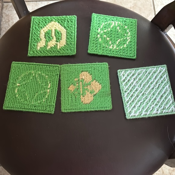 Vintage Lot Of Plastic Canvas Coasters - Picture 2 of 2